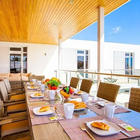 Sleeps 12 Pool Air Con Wifi *
